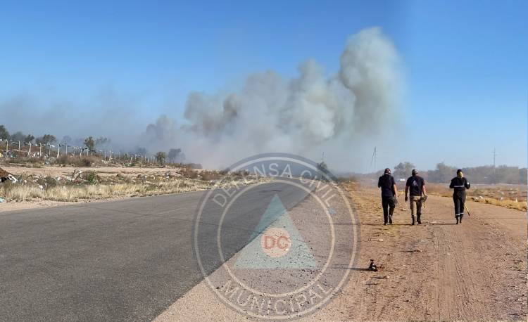 Chepes: Incendio fuera de control en el basural municipal movilizó a Bomberos y Defensa Civil