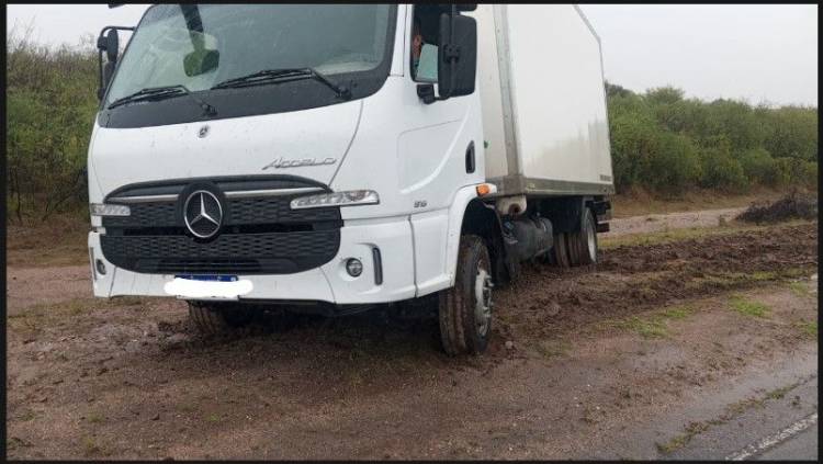 Un camión derrapó en la Ruta Provincial 31 en Milagro: el conductor no sufrió lesiones