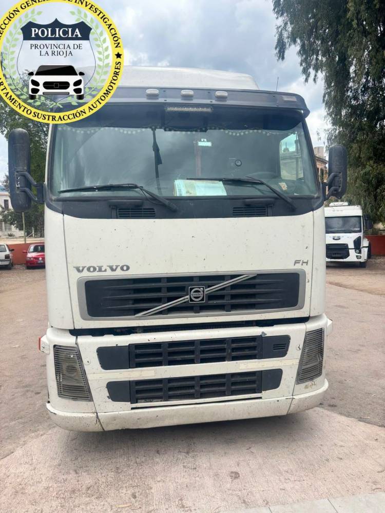 Recuperaron un camión Volvo con impedimento legal sobre la Ruta Nacional 38