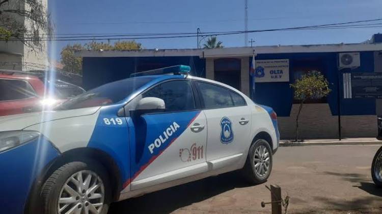 Secuestran 11 gallos de riña en un control sobre la Ruta 79: cinco hombres quedaron demorados