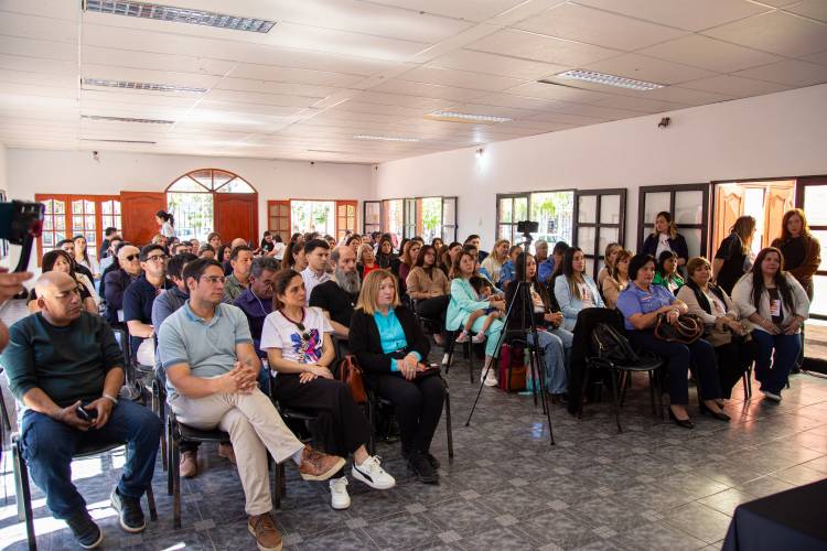Rosario Vera Peñaloza presentó el programa “Un Municipio que Cuida” para fortalecer las políticas de acompañamiento comunitario